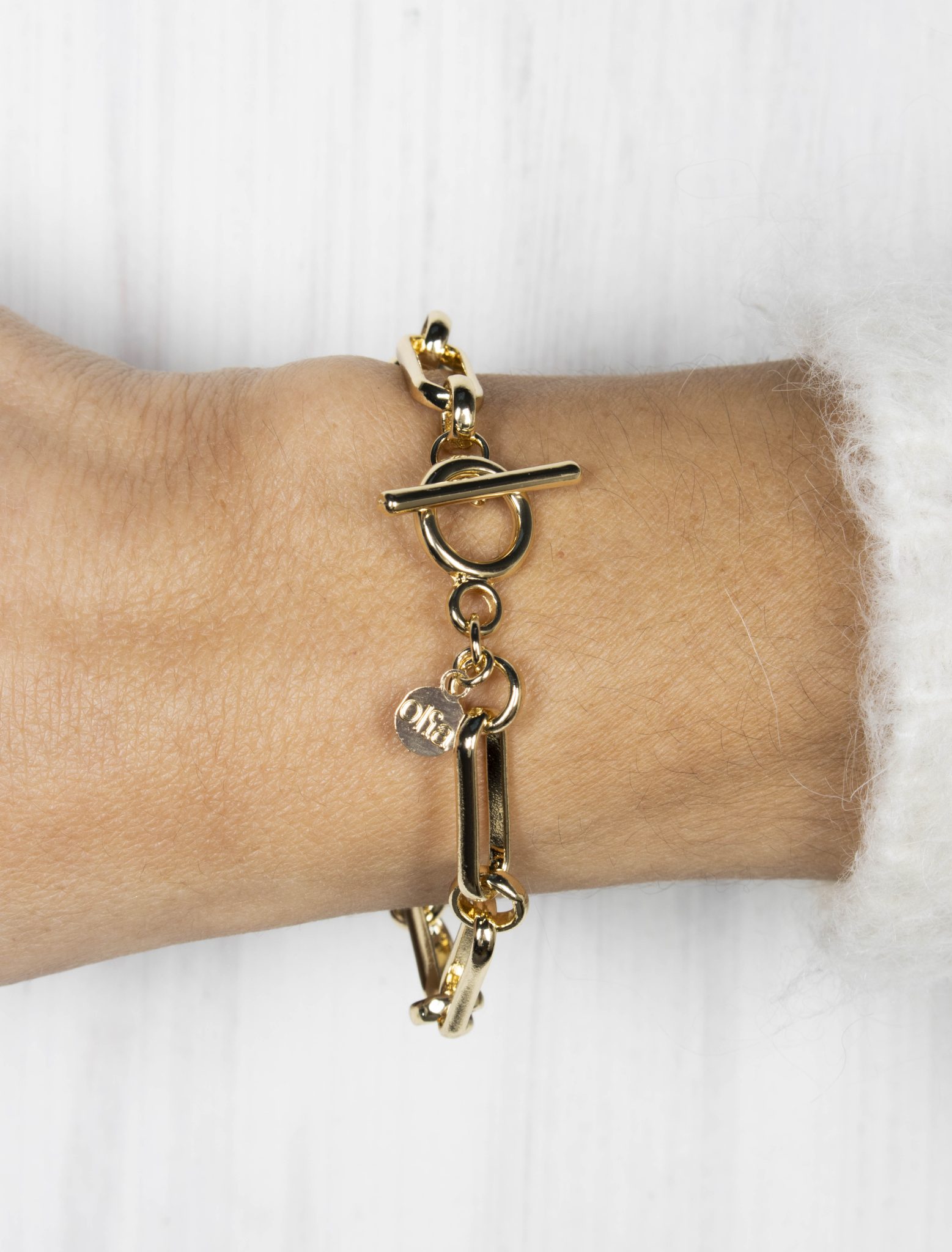 flora-bracelet-gold-plated-freshwater-pearl-olia-jewellery