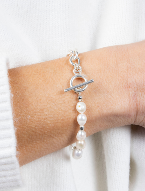 Flora Bracelet - Silver Plated/Baroque Pearl - Image 2