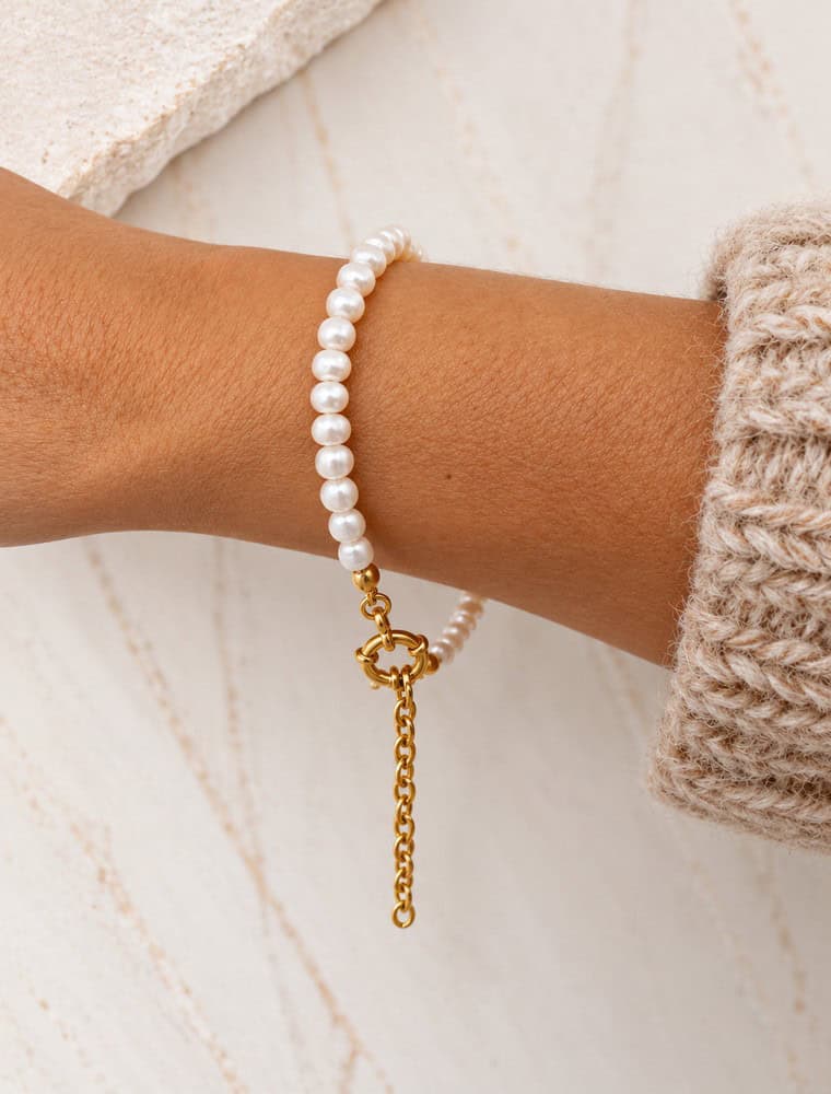 Joslyn waterproof pearl bracelet-Gold/pearl. - Image 2