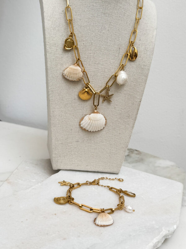 Statement Shell Waterproof Bracelet - 18k Gold Plated Stainless Steel - Image 4