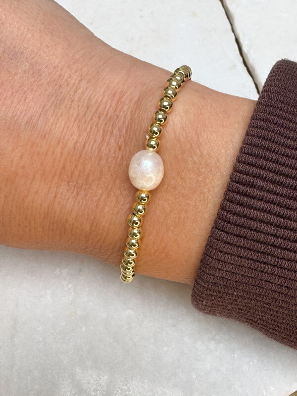 Isla Freshwater Pearl Stretch Bracelet - Gold - Image 2