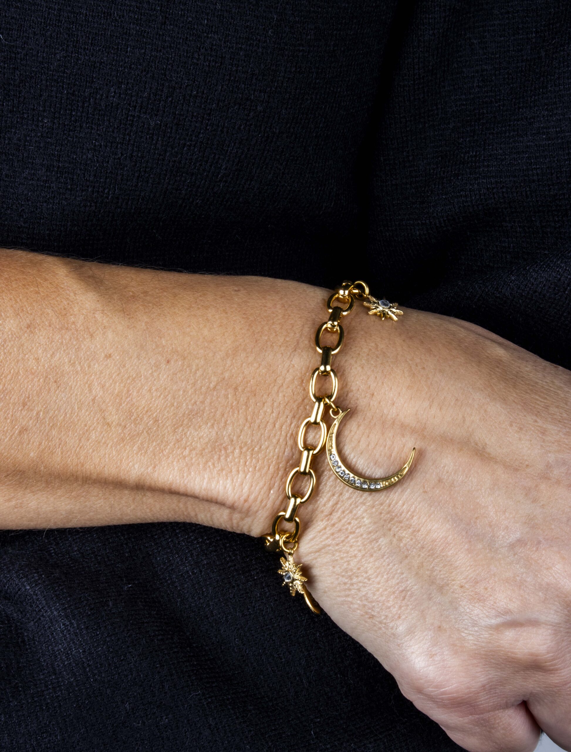 Create Your Own Waterproof Oval Link Charm Bracelet – 18k Gold Plated Stainless Steel - Image 4