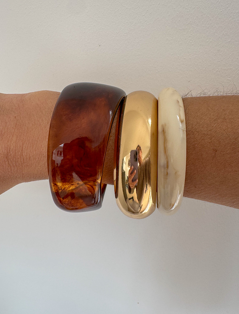 Denise resin bangle-Natural. - Image 3