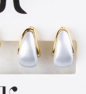 Sample Sale No70- Teardrop earrings Pearl/gold.