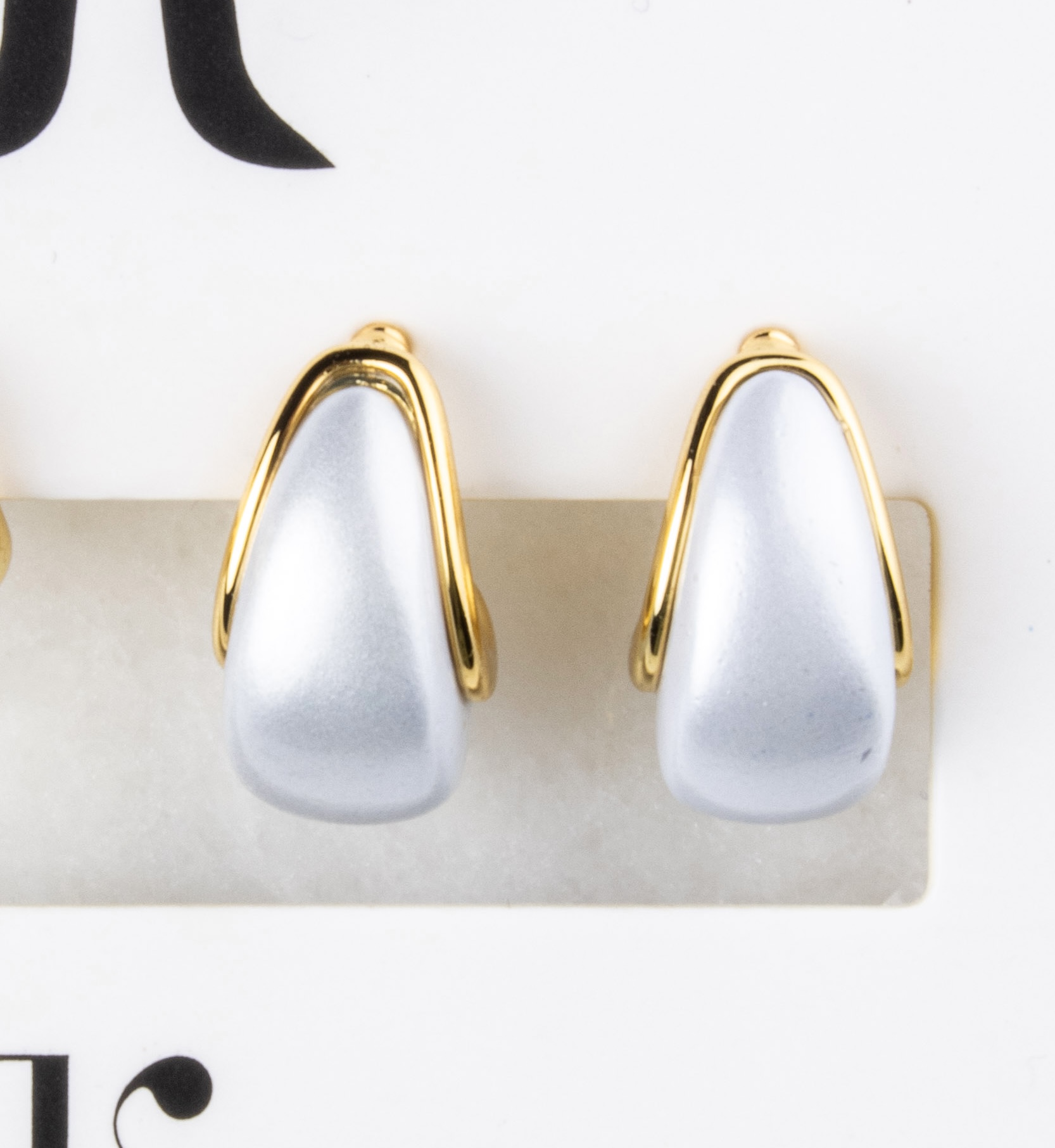 Sample Sale No70- Teardrop earrings Pearl/gold.